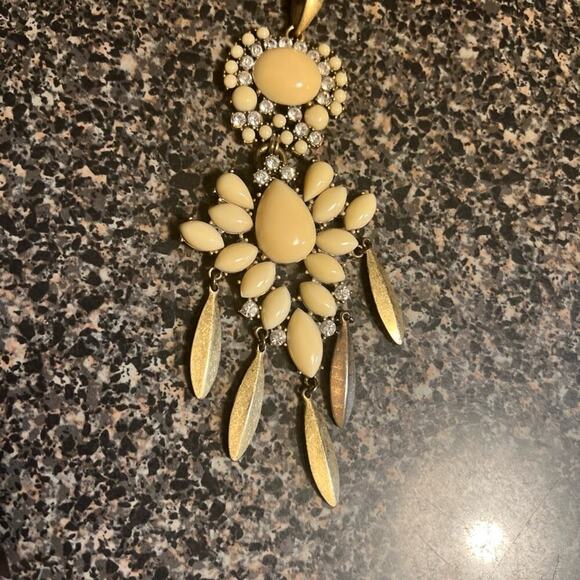 Retired Stella & Dot Gold Tone Mallorca Chandelier Pendant Necklace White Long - Picture 2 of 10